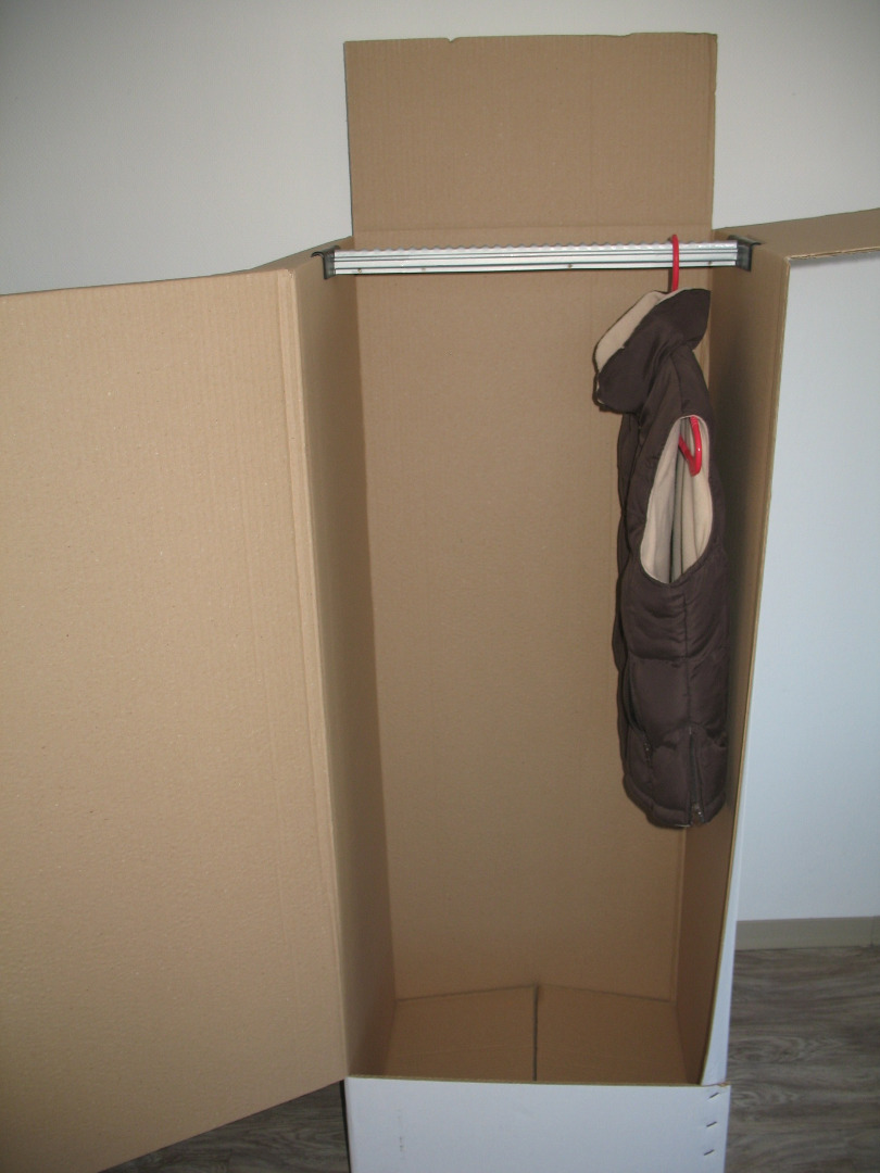 Carton penderie : transportez vos vêtements sans les froisser